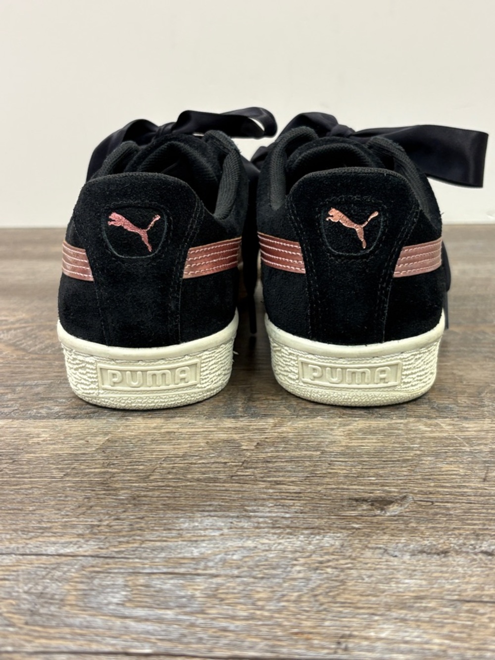 Puma Suede Heart Sneakers Black Rose Gold Satin Ribbon Laces Size 7 - Picture 3 of 8